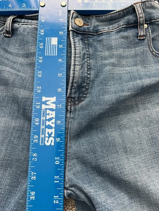 Chico's Women’s Embroidered Blue Slimming Girlfriend Slim Leg Ankle Jeans Sz 18R - Picture 13 of 14